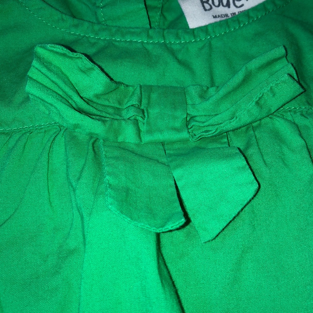 So cute Mini Boden green blouse size 5/6
